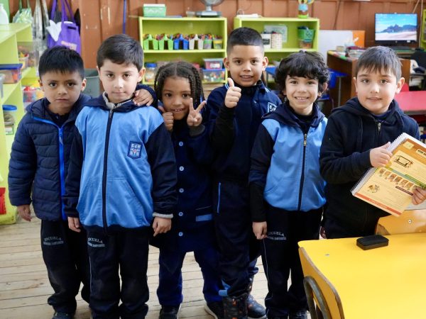 Niños de educación inicial en actividades de aula